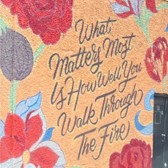 Meet your Posher, Elle - Picture 1 of 1